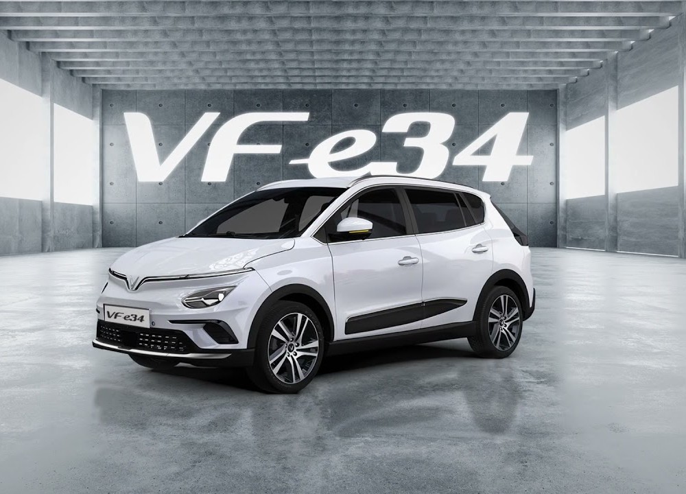 Tuổi Tỵ mua xe hợp màu gì - VF e34 màu trắng hợp với phong thủy của người tuổi Tân Tỵ